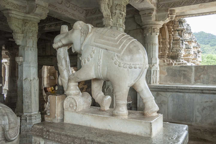 35 - India - Ranakpur - templo jainista de Chaumukha Mandir